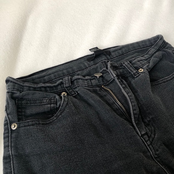 (FREE w/ $25 purchase) Forever 21 jean bundle - Picture 12 of 16